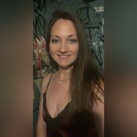 Meet your Posher, Cassondra - Picture 2 of 3